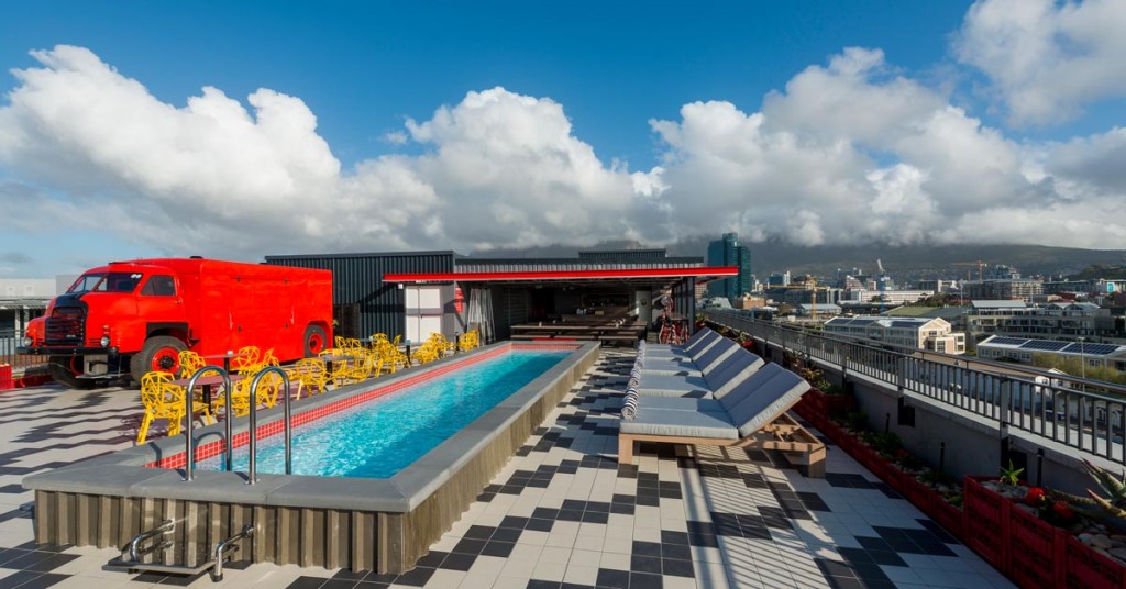 Radisson-RED-roof-social